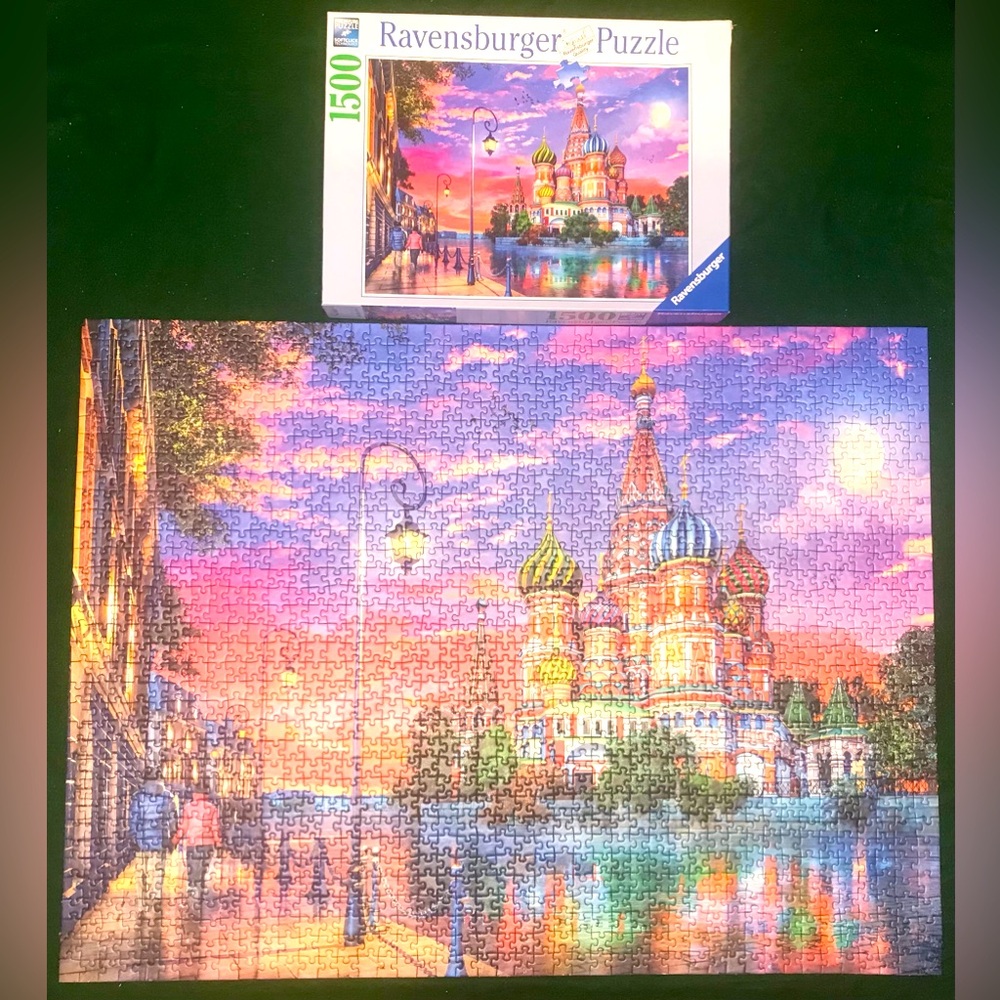 Ravensburger Blue and Pink Moscow Puzzle 1500 Pieces - Picture 3 of 7